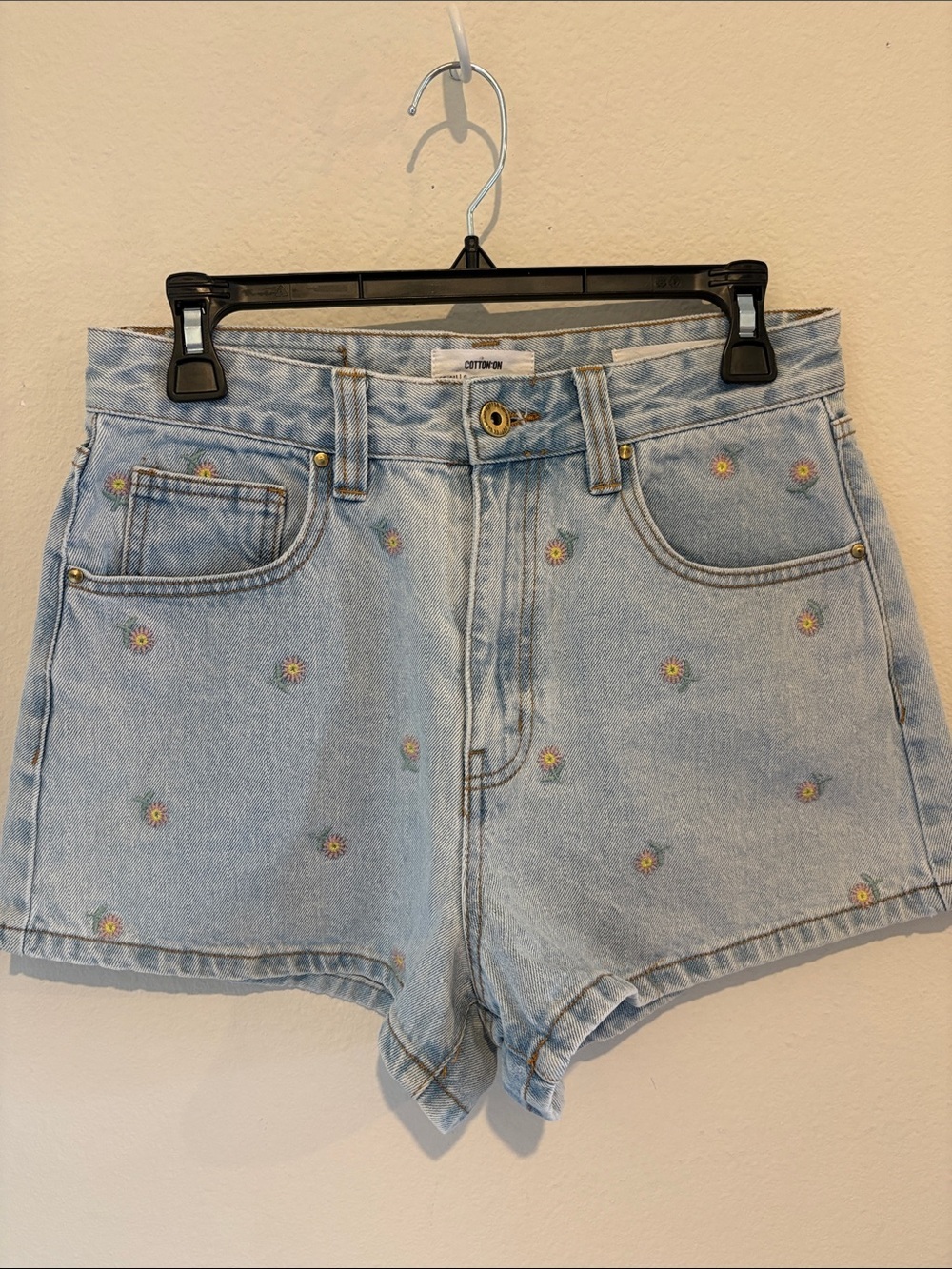 🌸 cotton:on beautiful floral Denim Jean shorts 🌸 Light wash with embroidery